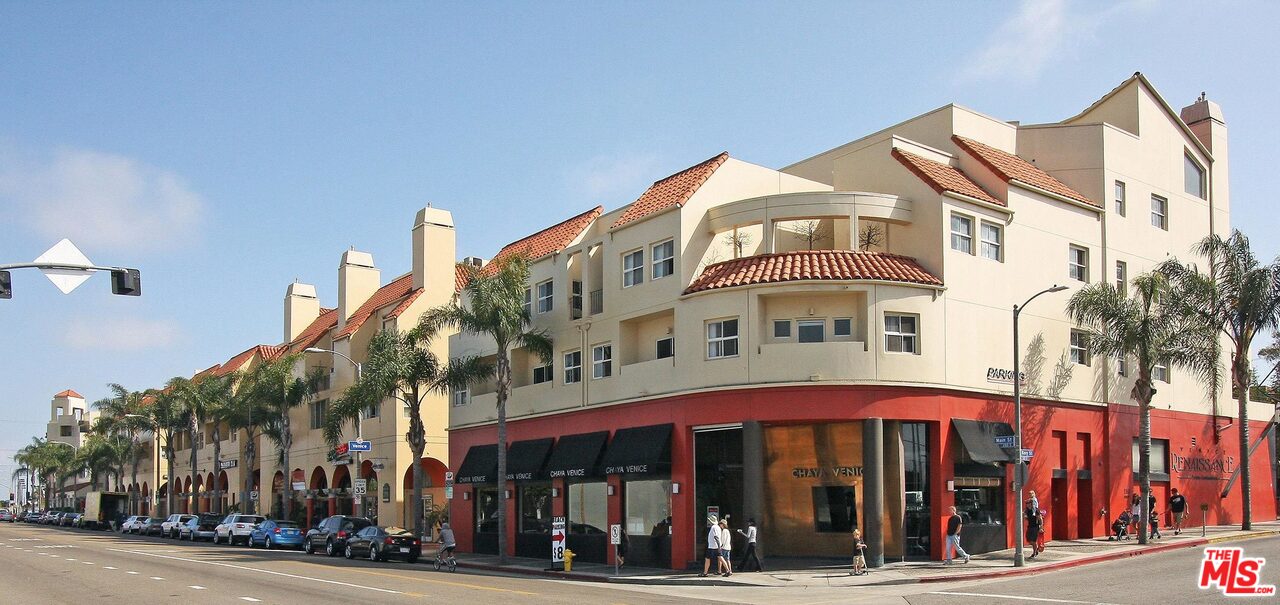 255 Main Street, Unit 207 Venice, CA 90291 - Photo 18 of 19 a front view of a building