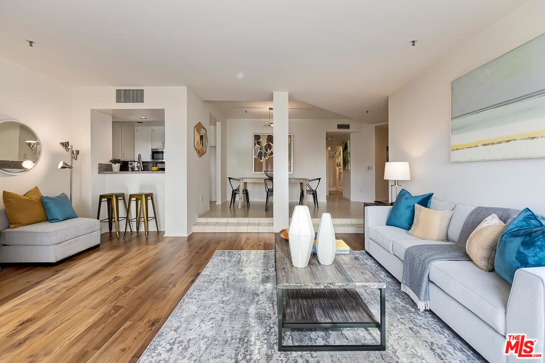 255 Main Street, Unit 207 Venice, CA 90291 - Photo 5 of 19 a living room with furniture and wooden floor