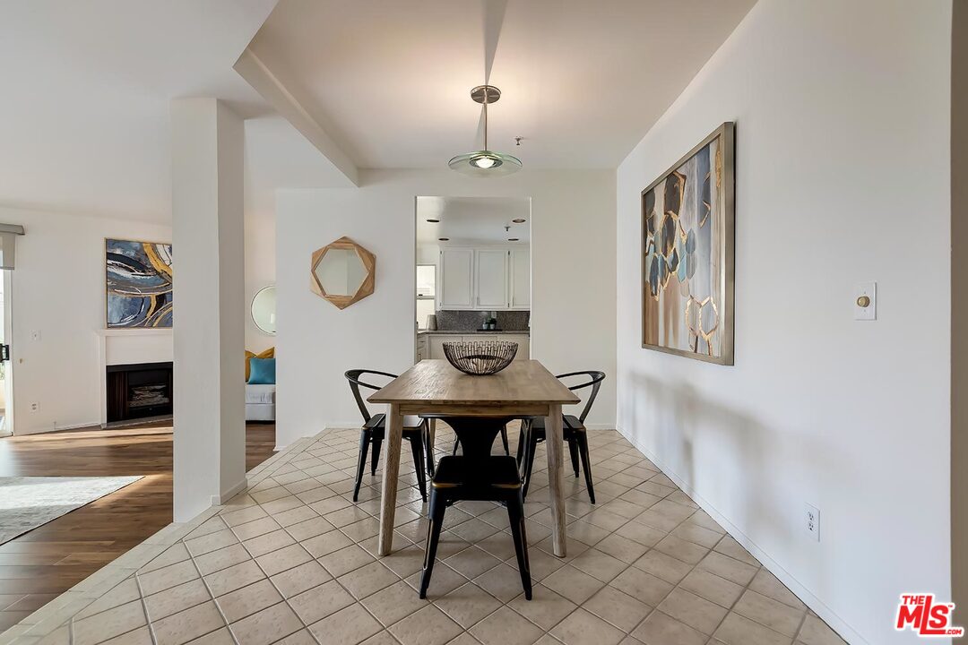 255 Main Street, Unit 207 Venice, CA 90291 - Photo 7 of 19 a view of a dining room with furniture