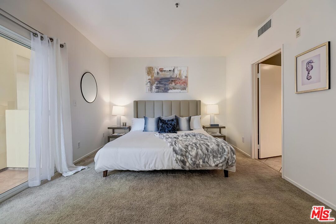 255 Main Street, Unit 207 Venice, CA 90291 - Photo 9 of 19 a bedroom with a bed and window