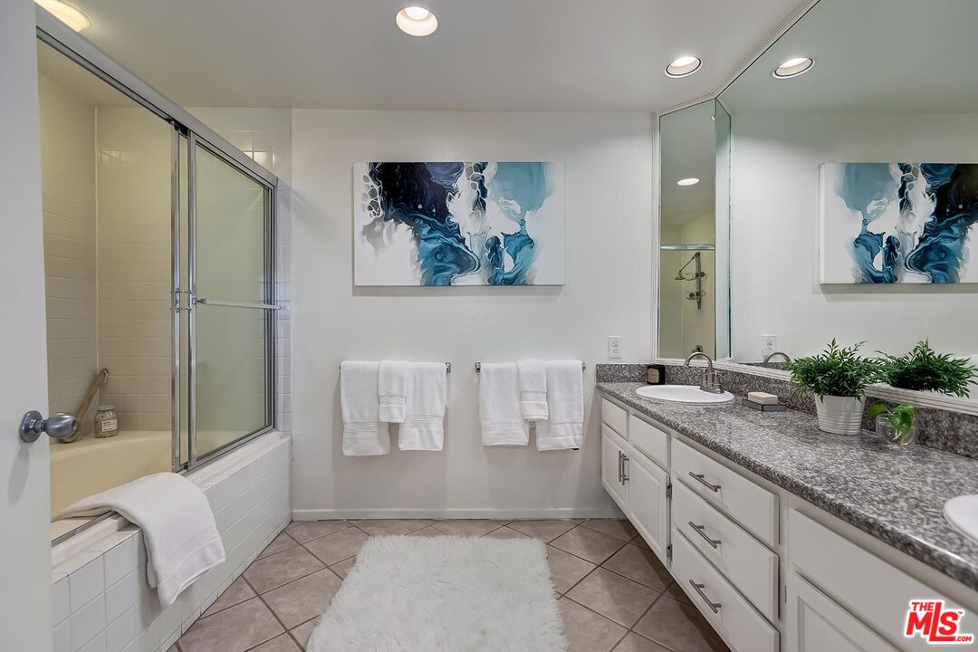 255 Main Street, Unit 207 Venice, CA 90291 - Photo 10 of 19 a spacious bathroom with a double vanity sink a large mirror a bathtub and shower
