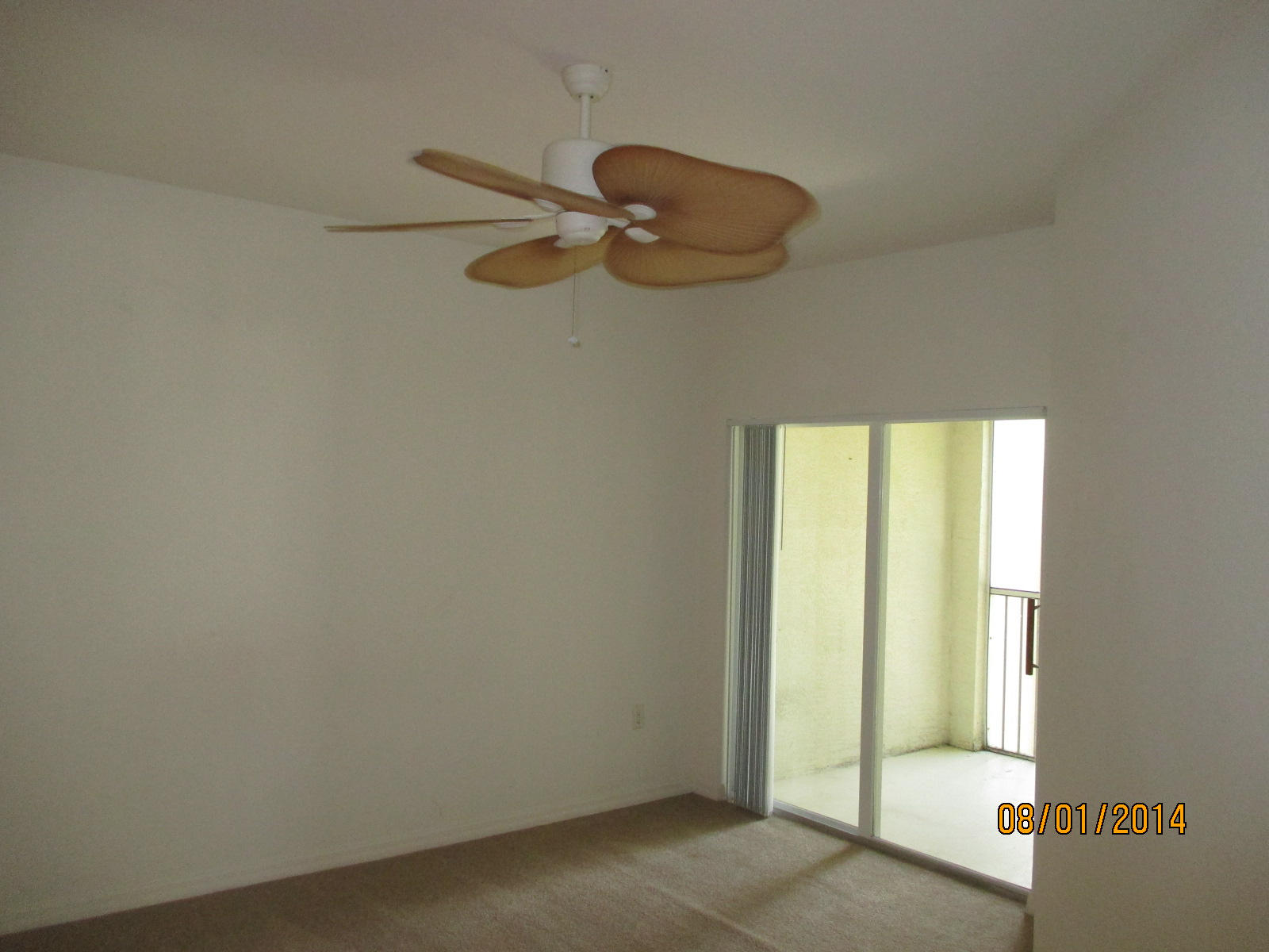 541 Southeast Prescott Place, Unit 541 Stuart, FL 34994 - Photo 12 of 20 an empty room with a window