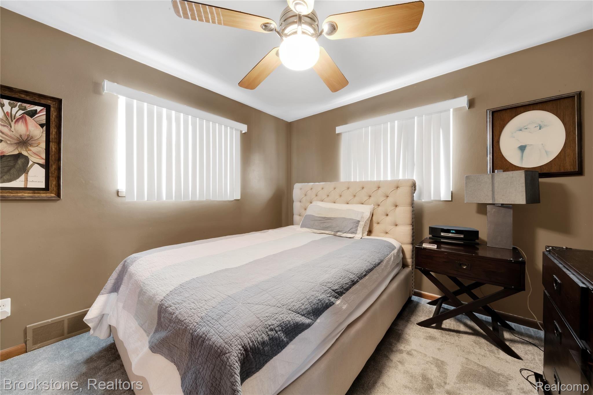 2190 Vernier Road Grosse Pointe, MI 48236 - Photo 34 of 43 2190 Vernier - HD Drone Photography-33.jpg