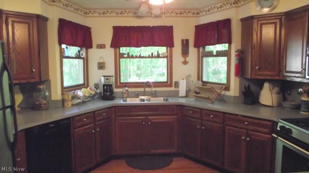 8528 Fisher Road Diamond, OH 44412 - Photo 2 of 13