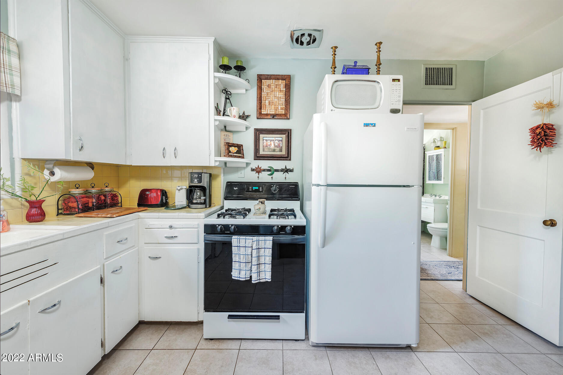 2240 East Cheery Lynn Road Phoenix, AZ 85016 - Photo 6 of 28 2240 E Cheery Lynn Rd, Phoenix, AZ 85016