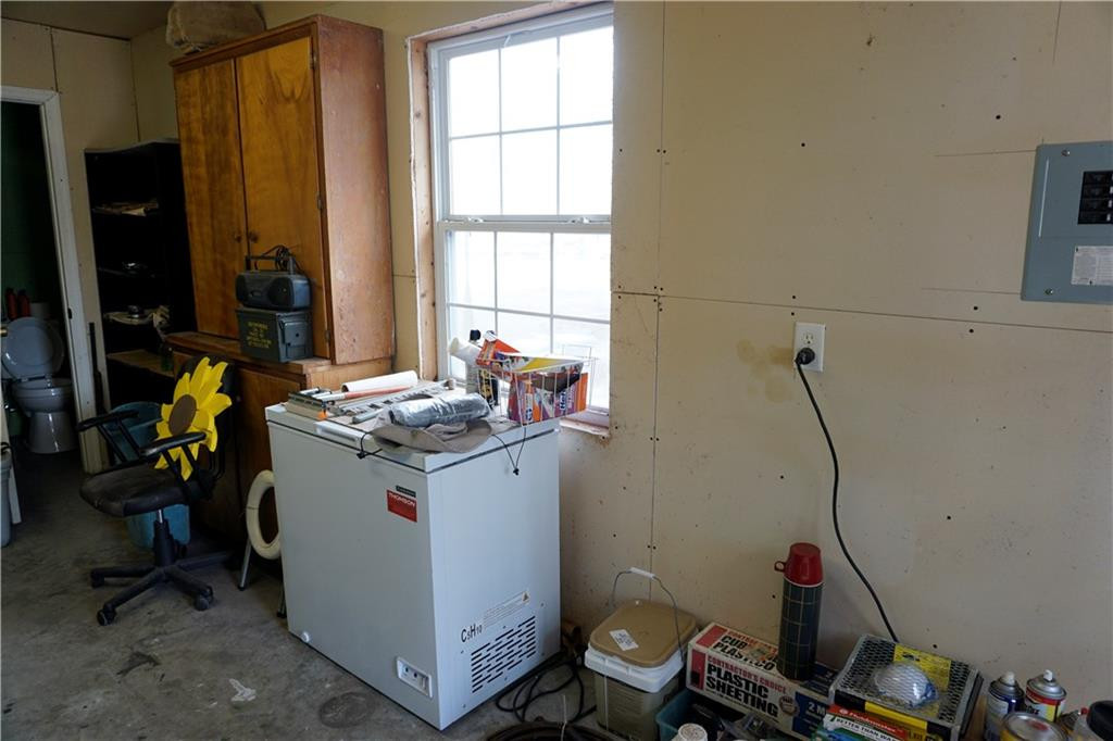 5710 Wooddell Ridge Road Waycross, GA 31503 - Photo 30 of 35 Inside the workshop