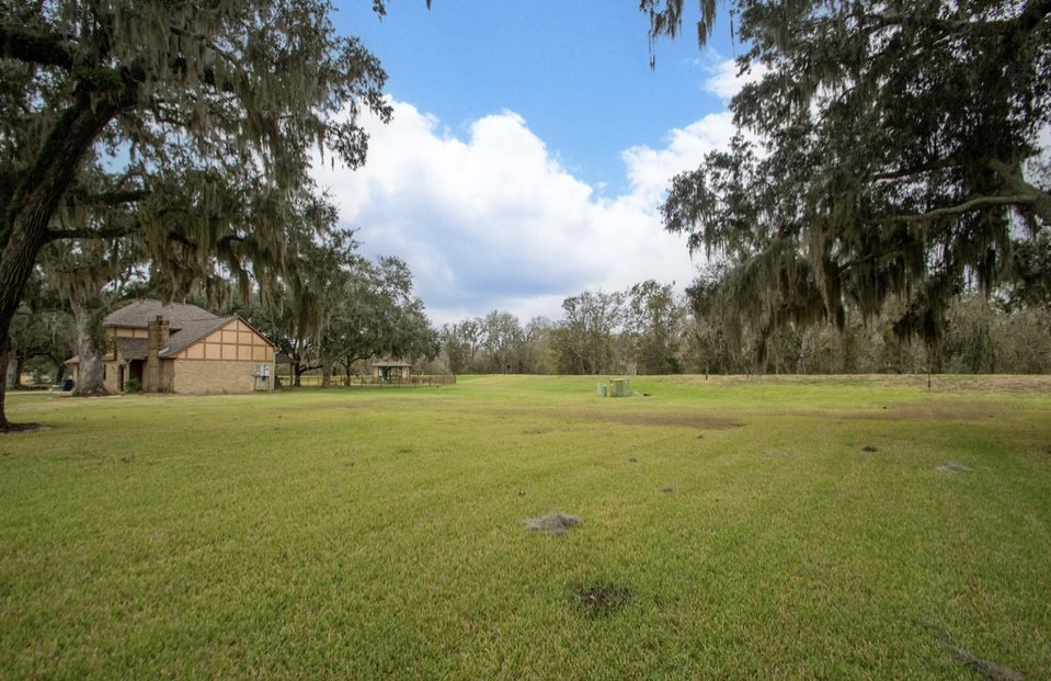 2232 Ridgewood Drive West Columbia, TX 77486 - Photo 4 of 7 a view of outdoor space and yard