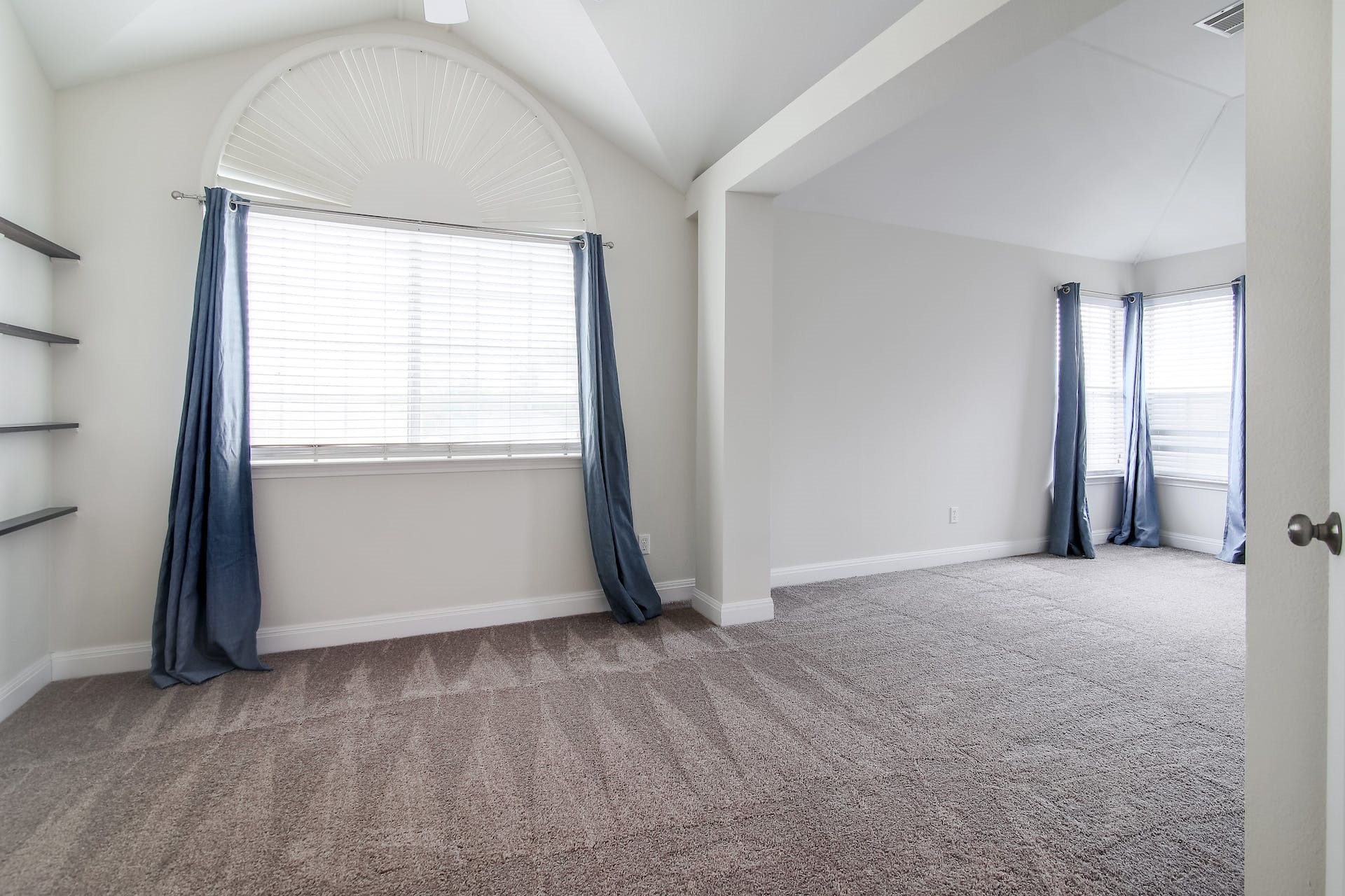1713 Apache Trail Round Rock, TX 78665 - Photo 14 of 39 an empty room with window