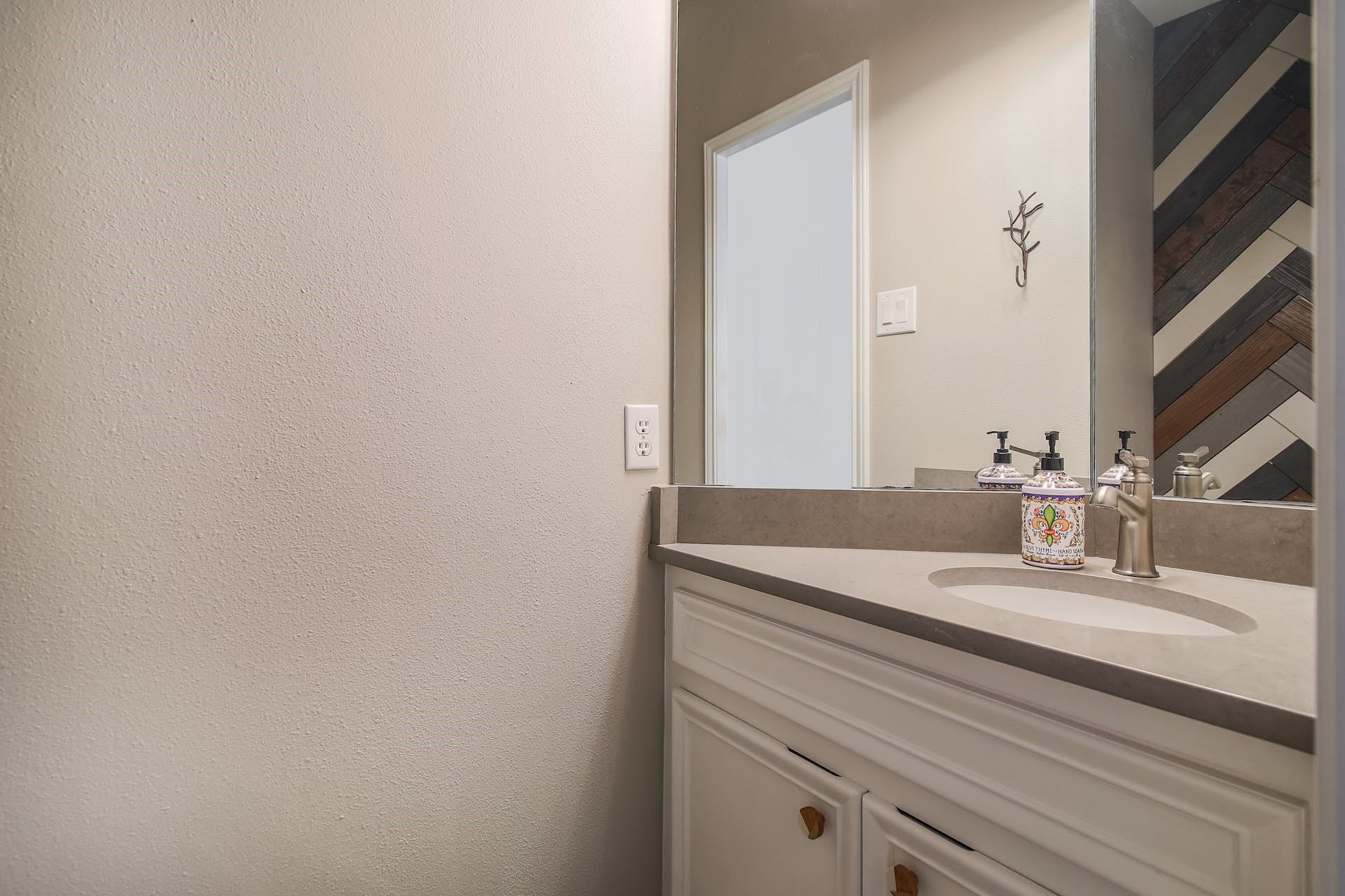 1713 Apache Trail Round Rock, TX 78665 - Photo 26 of 39 a bathroom with a sink and a mirror