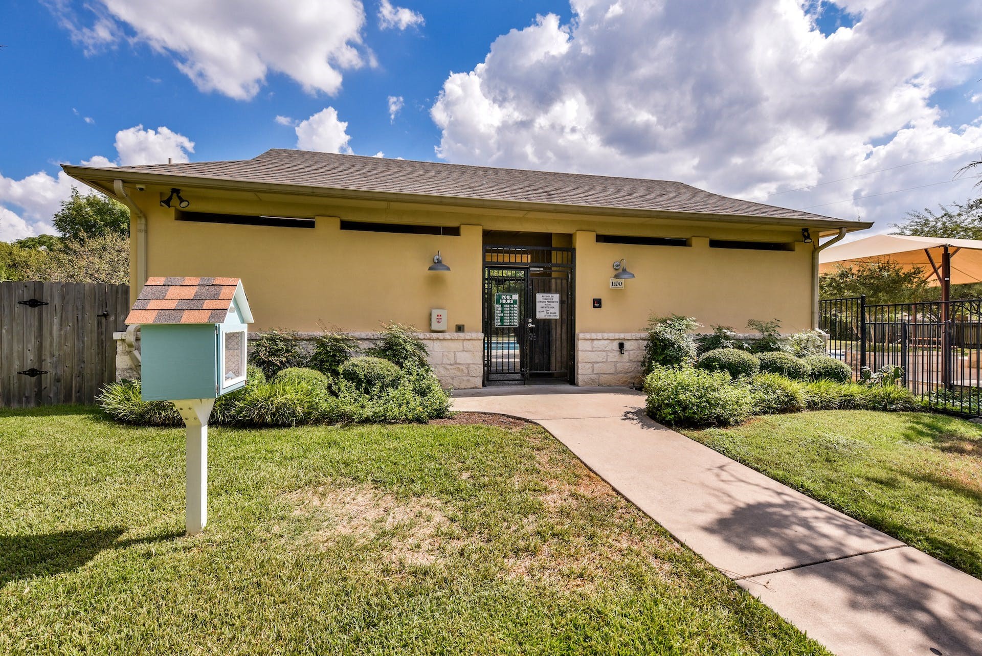 1713 Apache Trail Round Rock, TX 78665 - Photo 37 of 39 a front view of a house with garden