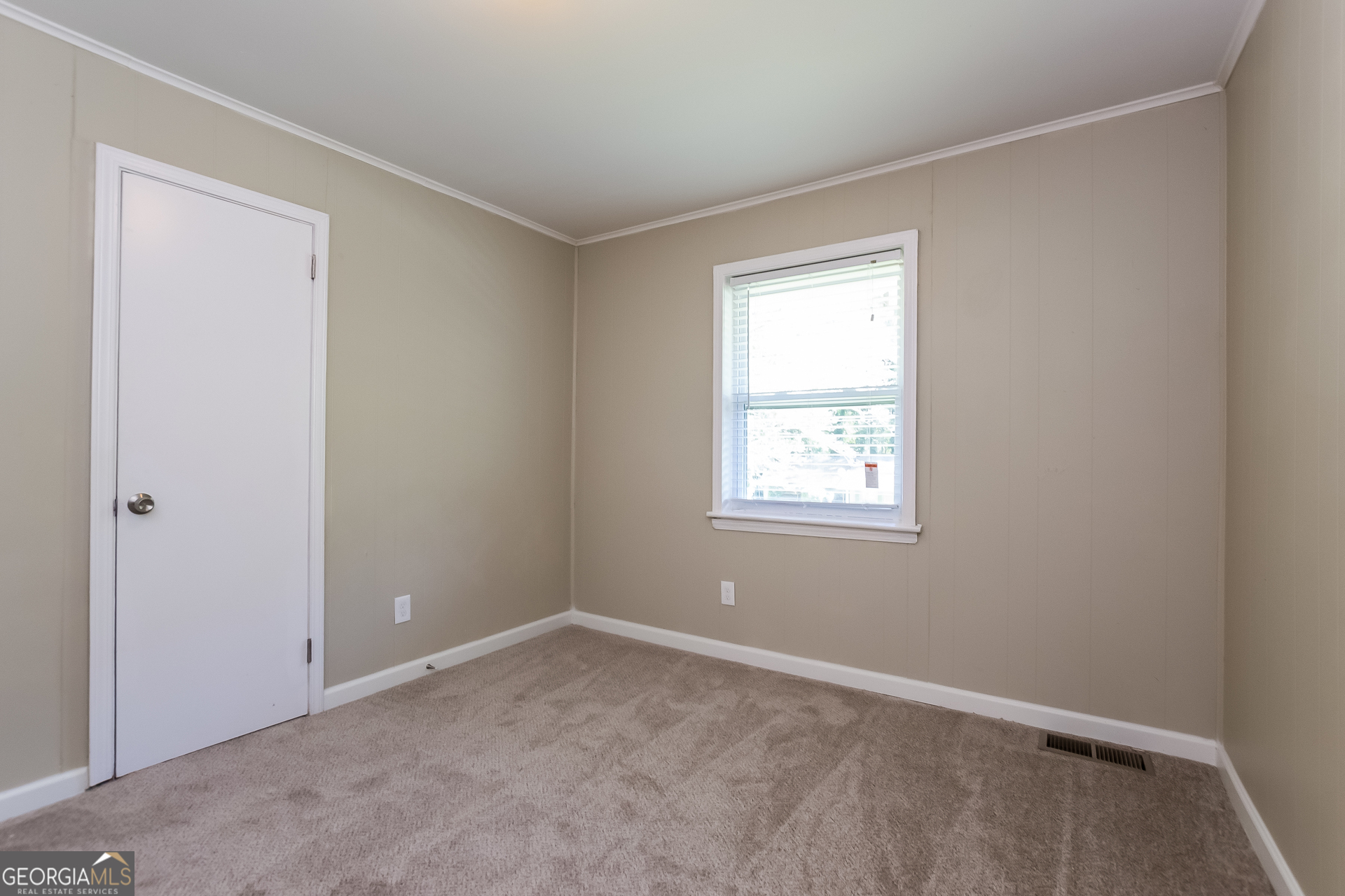 2309 Omaha Road Southwest Atlanta, GA 30331 - Photo 10 of 15 an empty room with a window