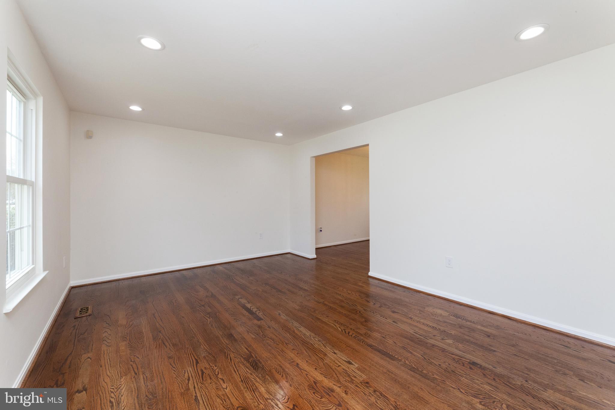 6813 Cherryfield Road Fort Washington, MD 20744 - Photo 3 of 28 Gallery Image 3