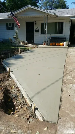 $120,000 | 1327 Fenley Avenue, Pekin, IL 61554