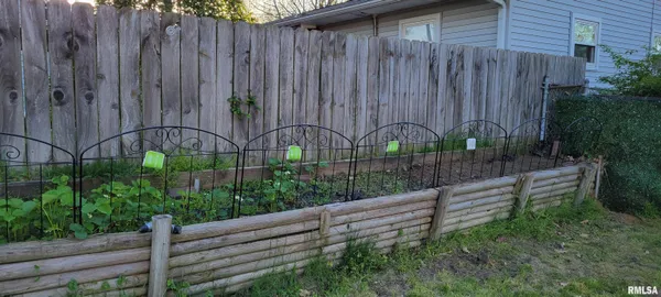 $120,000 | 1327 Fenley Avenue, Pekin, IL 61554