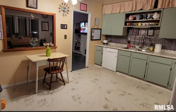 $120,000 | 1327 Fenley Avenue, Pekin, IL 61554