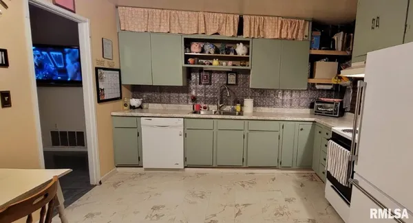 $120,000 | 1327 Fenley Avenue, Pekin, IL 61554