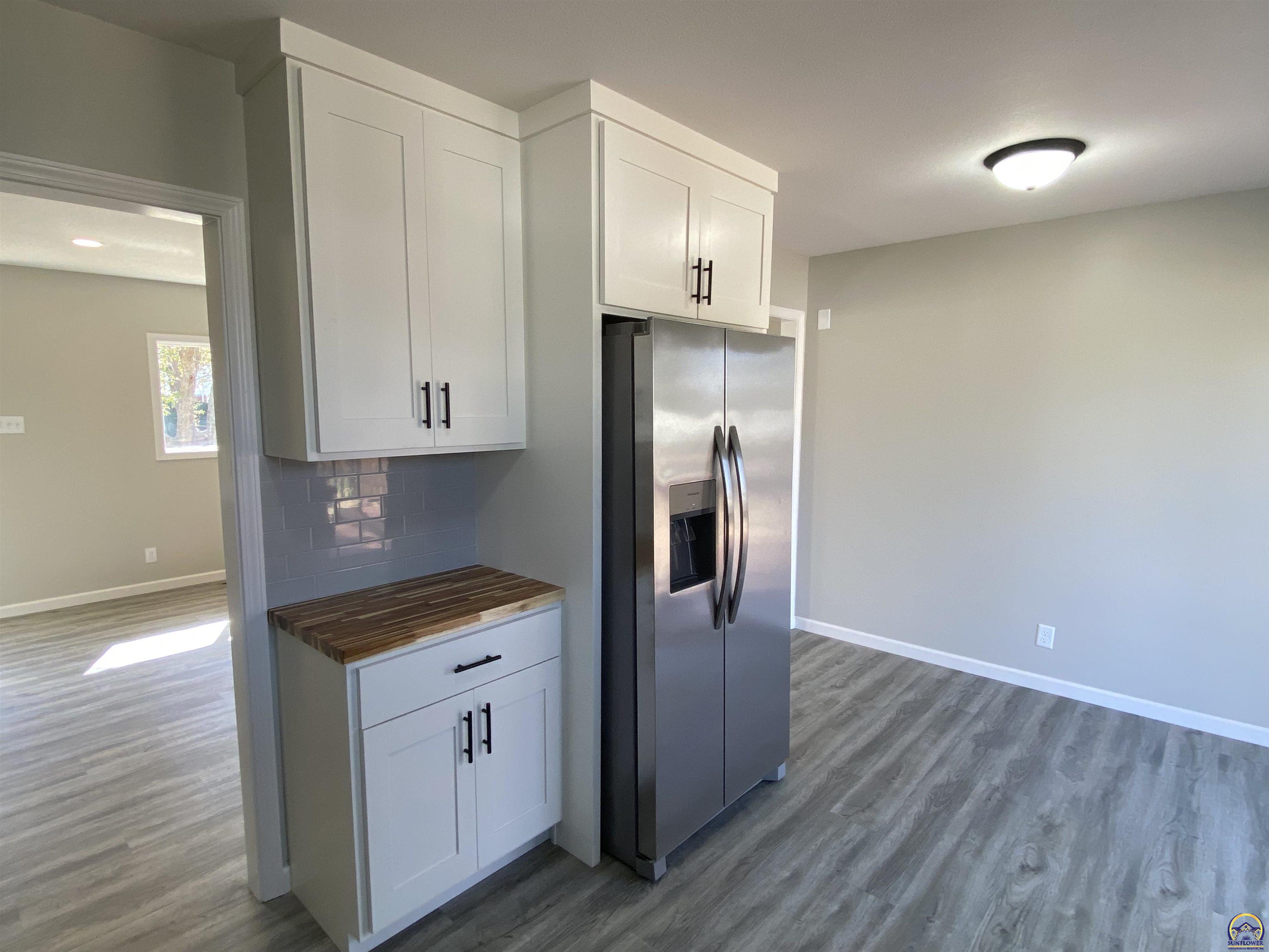 2817 Southwest Sunset Road Topeka, KS 66614 - Photo 11 of 46