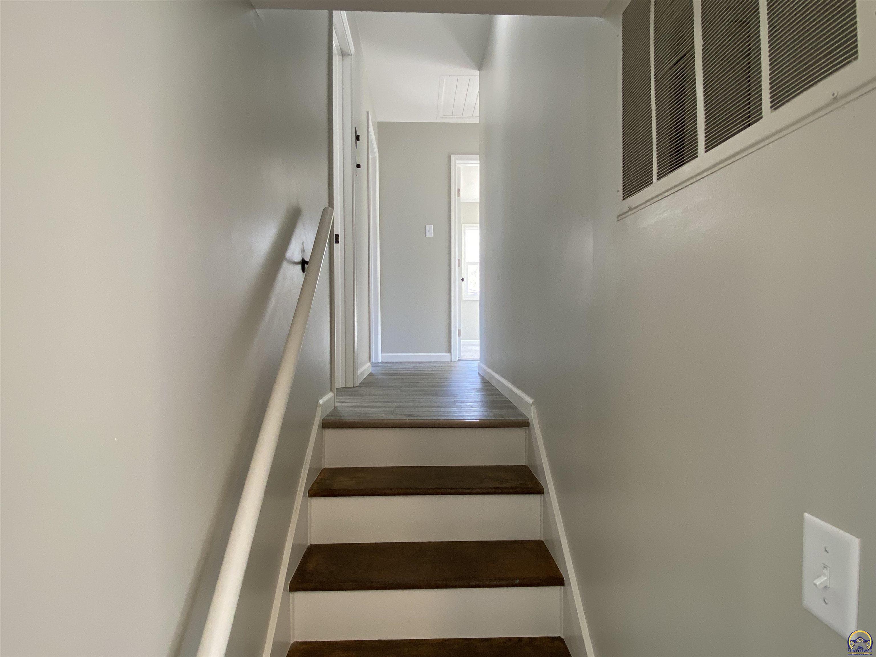 2817 Southwest Sunset Road Topeka, KS 66614 - Photo 14 of 46