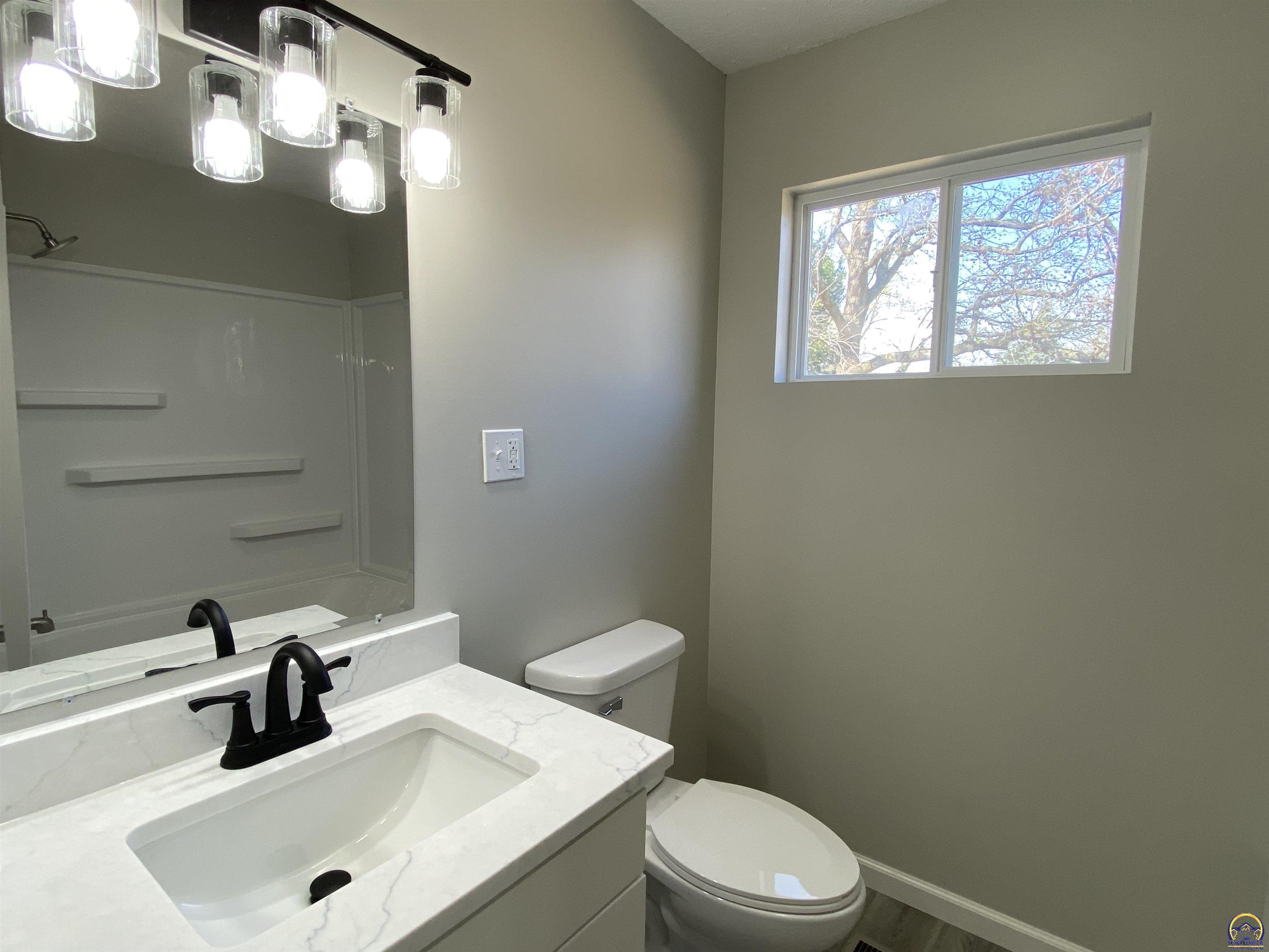 2817 Southwest Sunset Road Topeka, KS 66614 - Photo 19 of 46