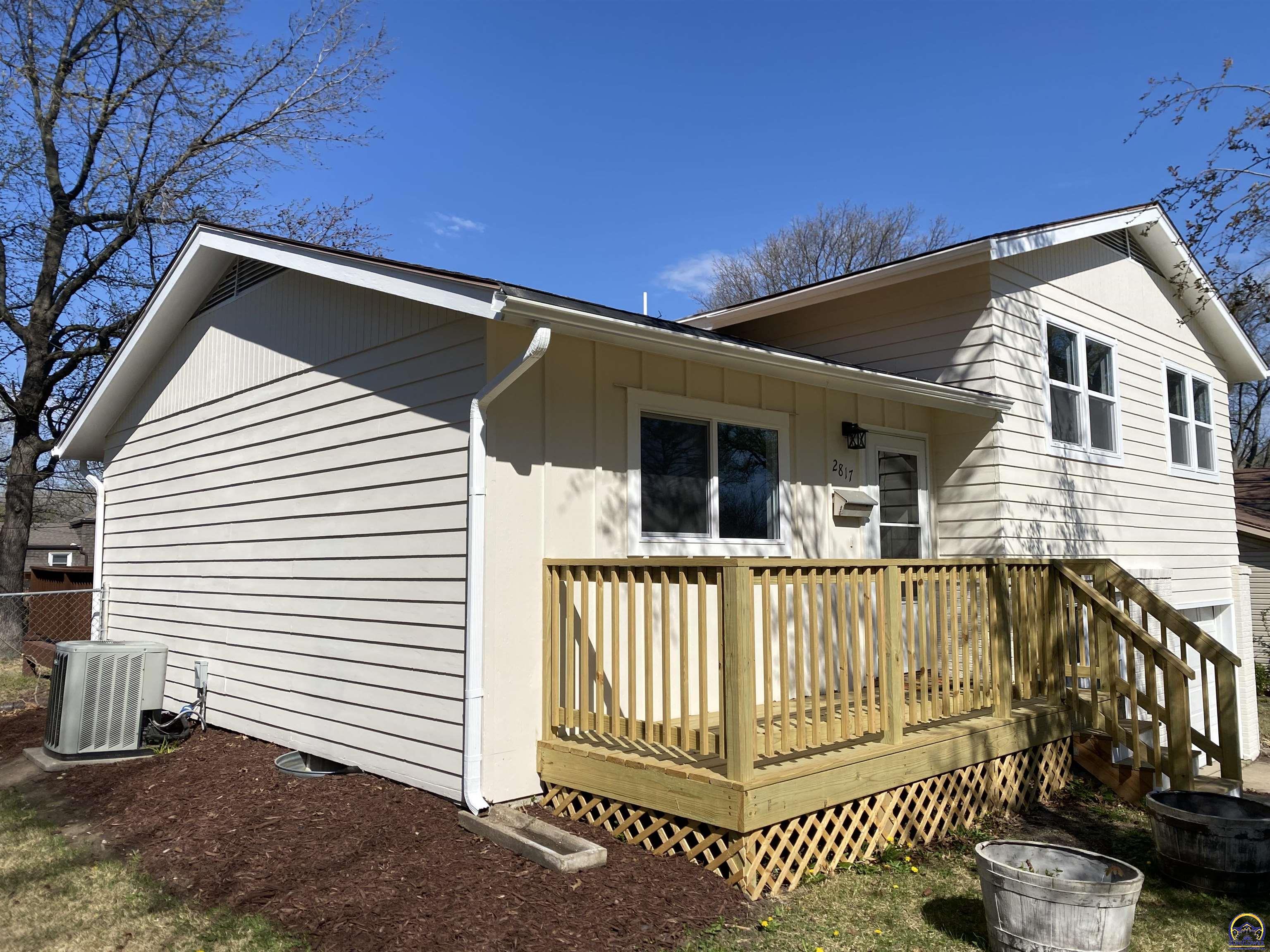 2817 Southwest Sunset Road Topeka, KS 66614 - Photo 2 of 46