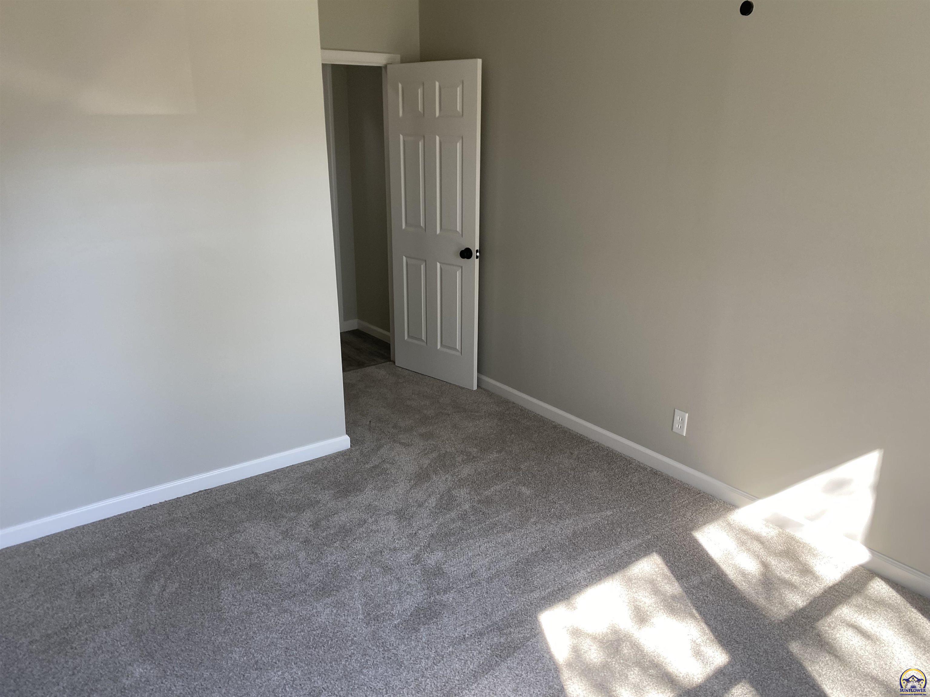 2817 Southwest Sunset Road Topeka, KS 66614 - Photo 27 of 46