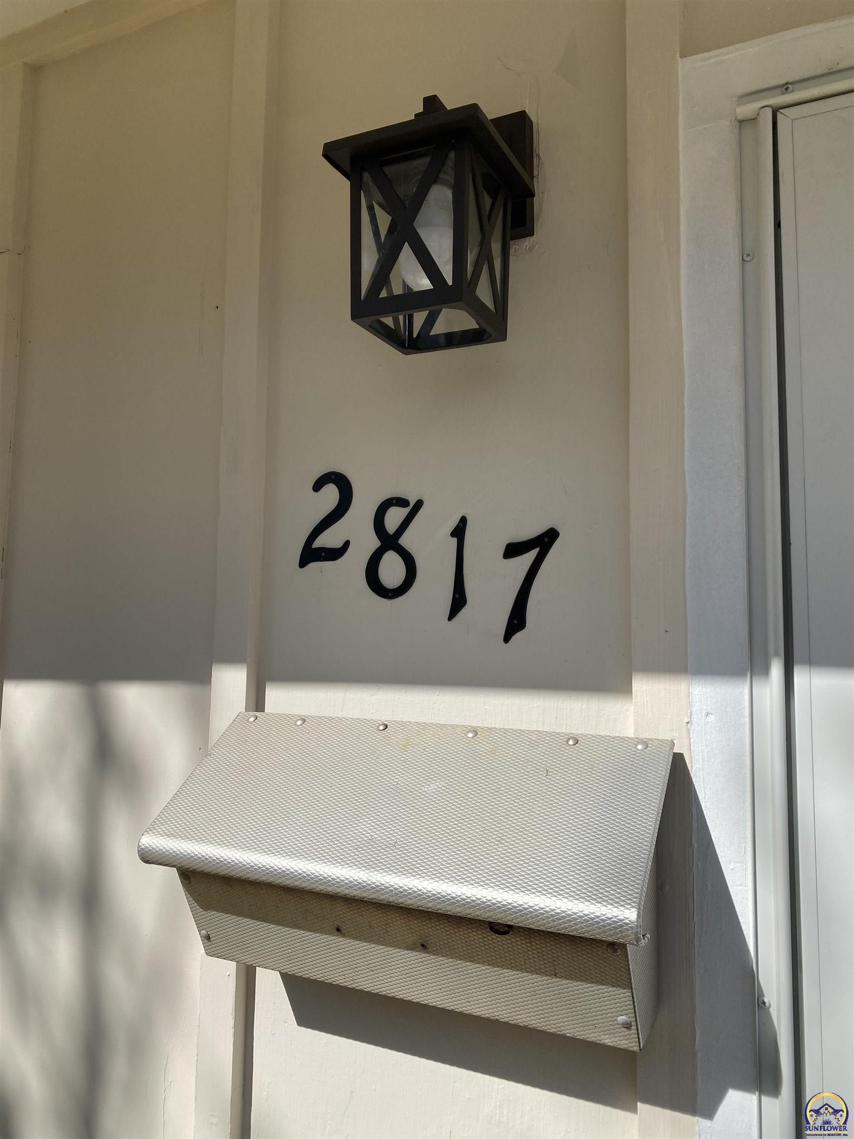 2817 Southwest Sunset Road Topeka, KS 66614 - Photo 3 of 46