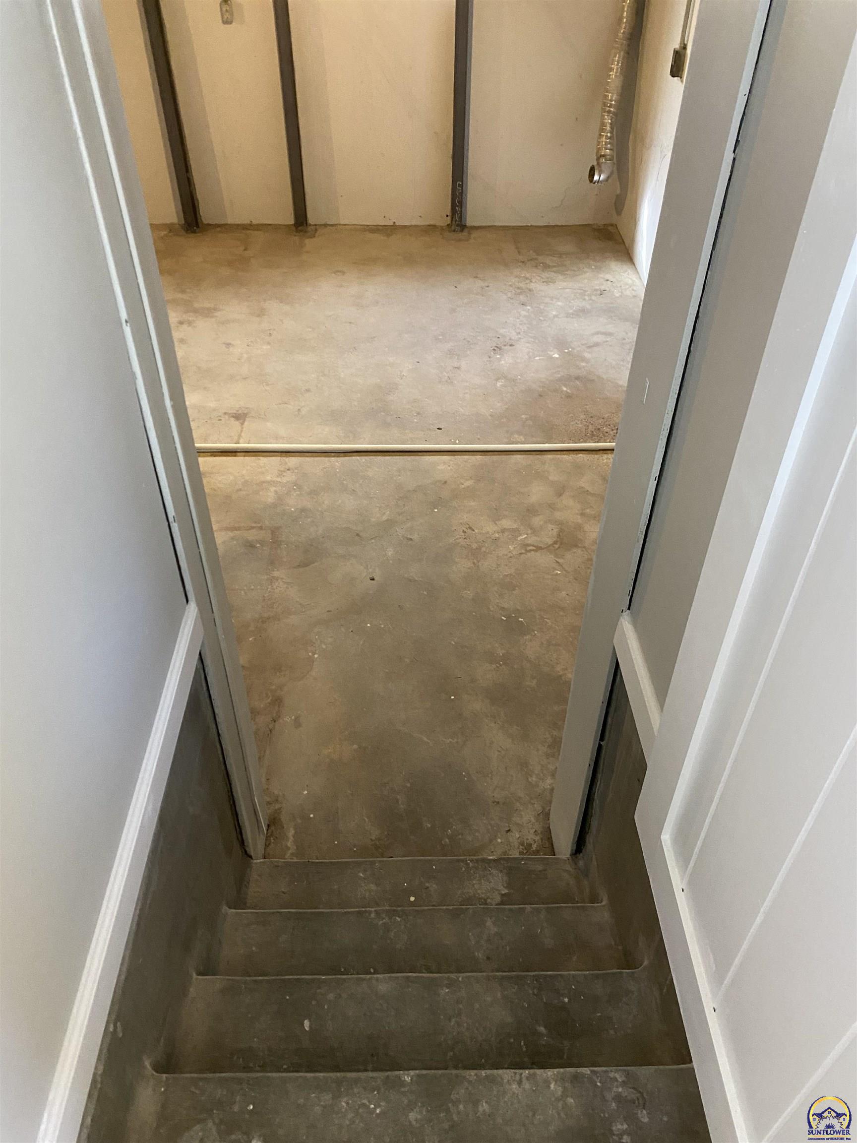 2817 Southwest Sunset Road Topeka, KS 66614 - Photo 32 of 46