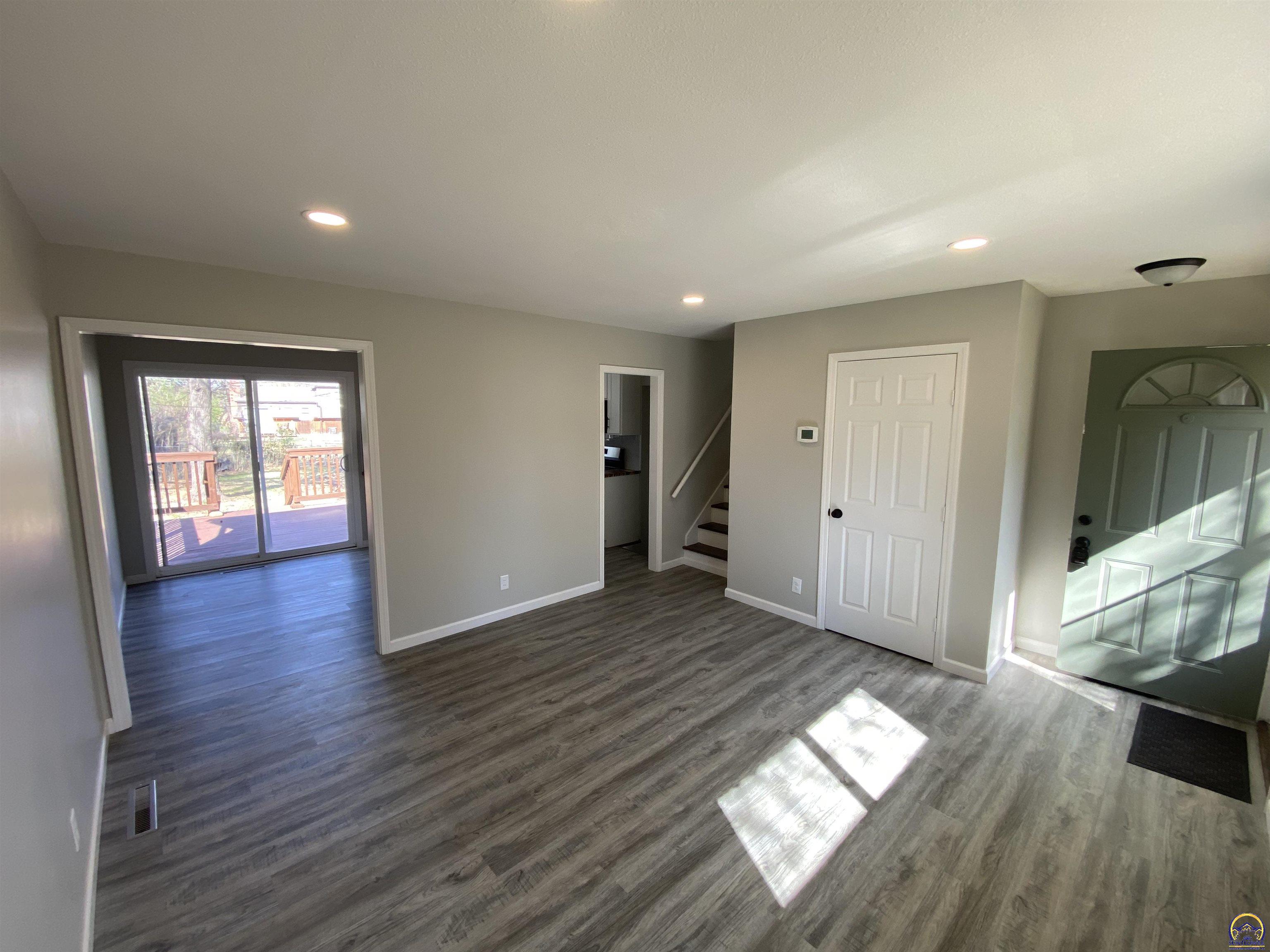 2817 Southwest Sunset Road Topeka, KS 66614 - Photo 4 of 46