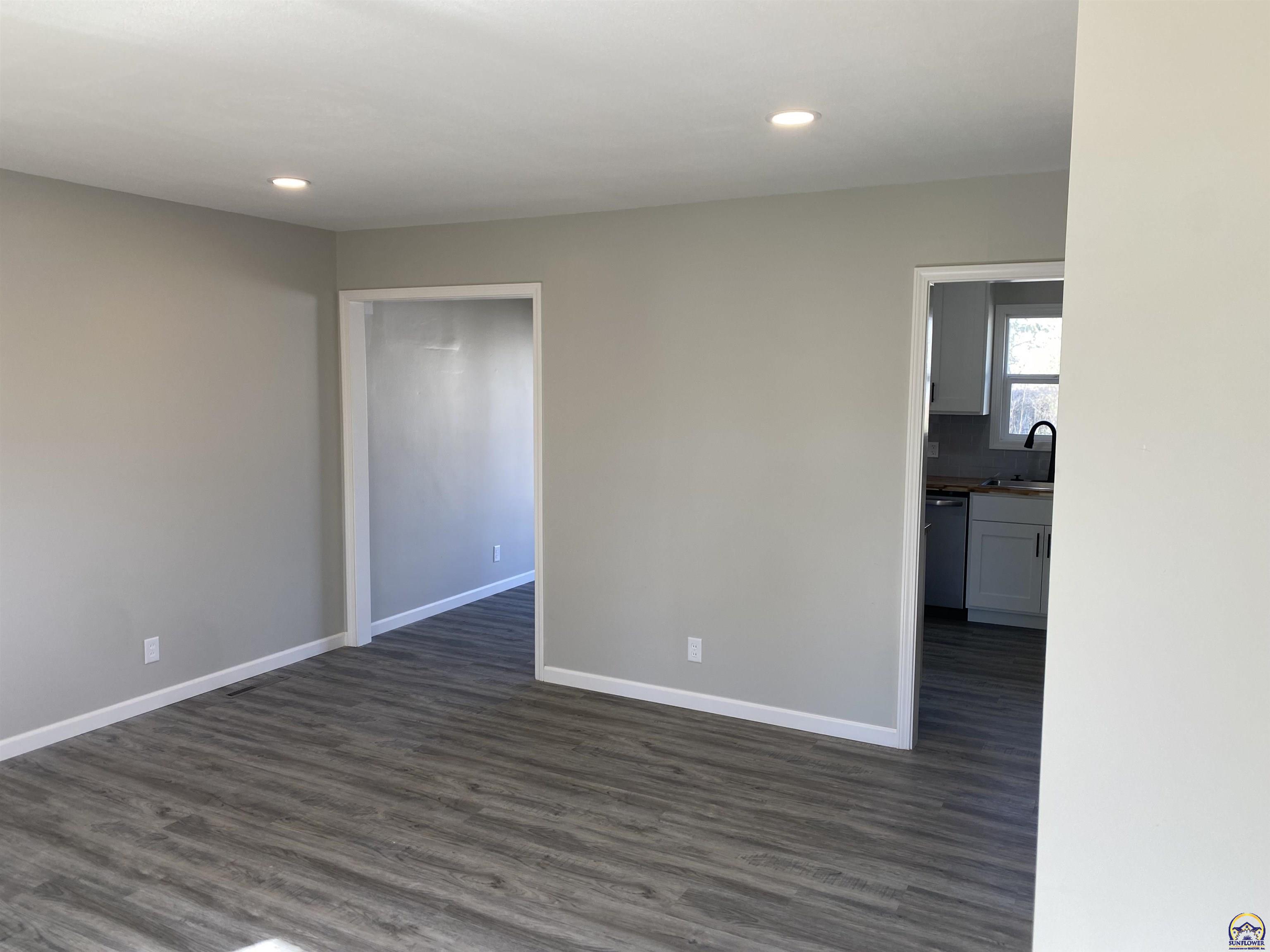 2817 Southwest Sunset Road Topeka, KS 66614 - Photo 5 of 46