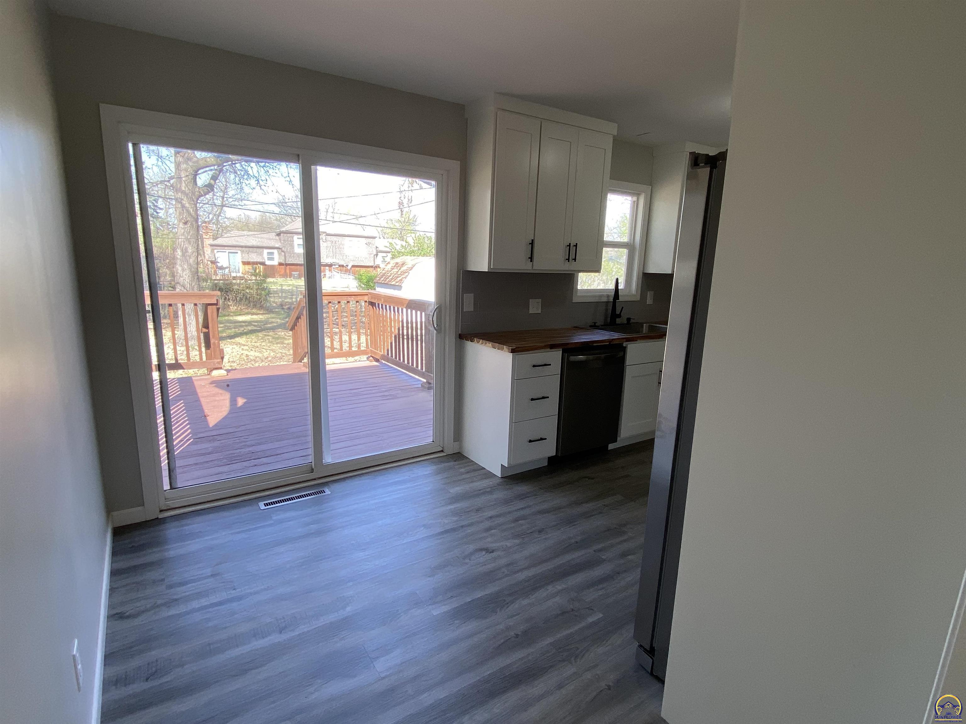 2817 Southwest Sunset Road Topeka, KS 66614 - Photo 6 of 46