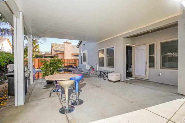 $718,000 | 1445 Yorkshire Loop, Tracy, CA 95376