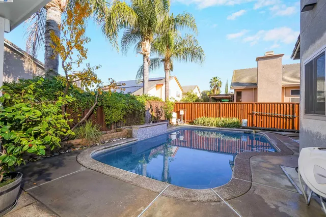 $739,000 | 1445 Yorkshire Loop, Tracy, CA 95376