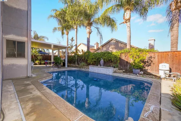 $718,000 | 1445 Yorkshire Loop, Tracy, CA 95376