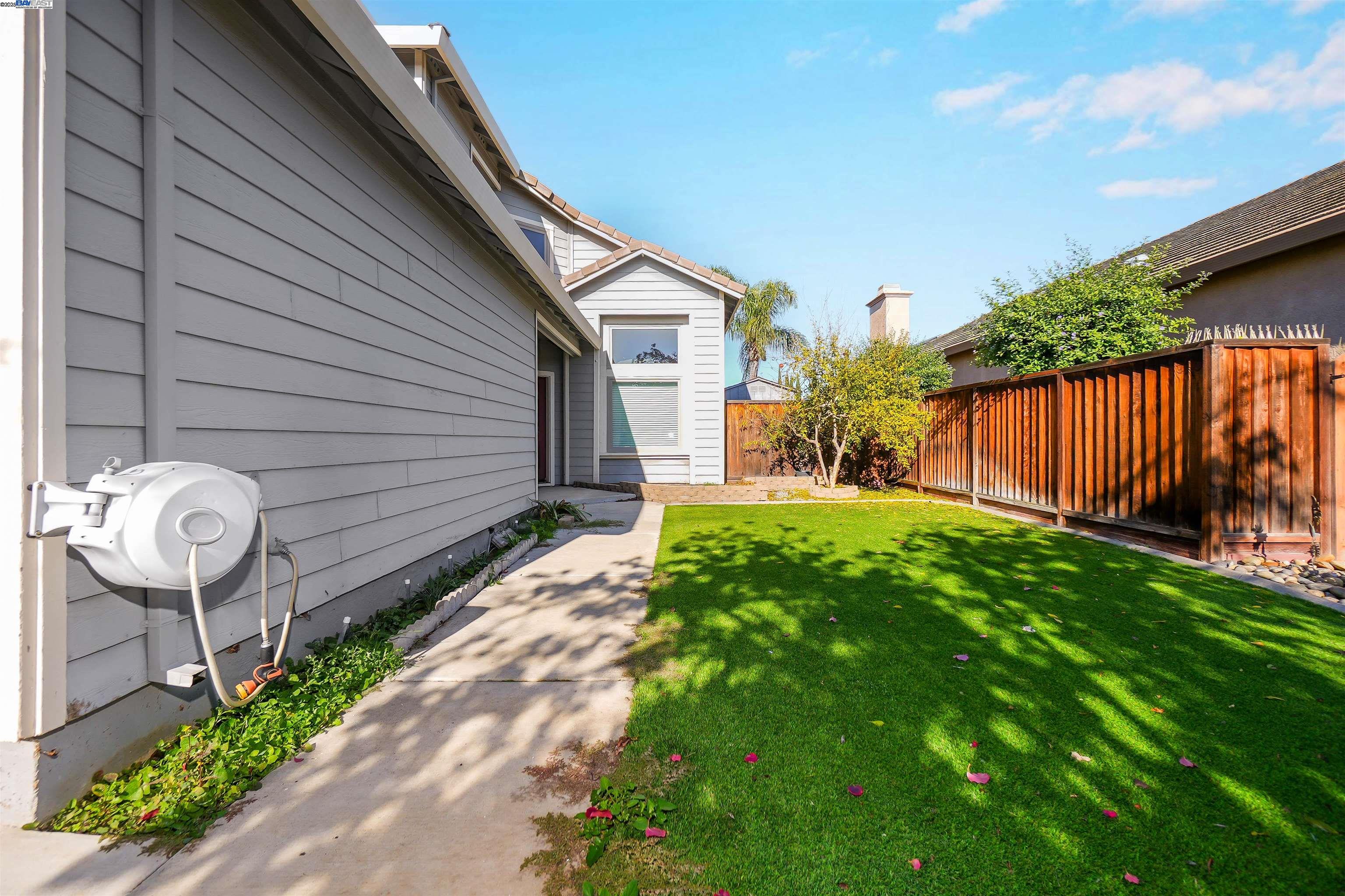 1445 Yorkshire Loop Tracy, CA 95376 - Photo 5 of 55