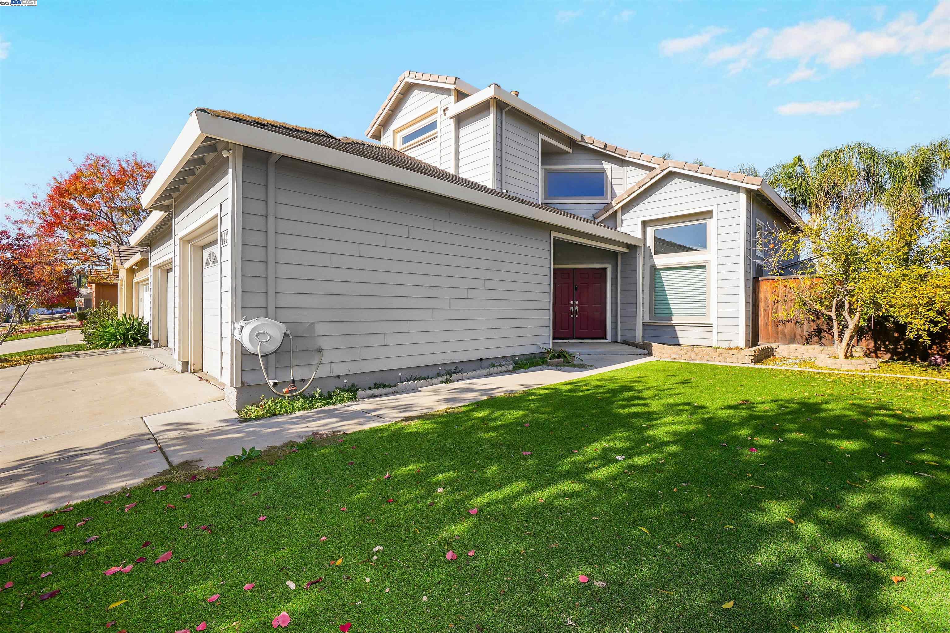 1445 Yorkshire Loop Tracy, CA 95376 - Photo 6 of 55 a front view of house with yard