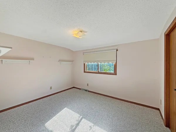 $155,000 | 657 North Greenfield Drive, Freeport, IL 61032