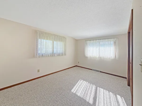 $155,000 | 657 North Greenfield Drive, Freeport, IL 61032