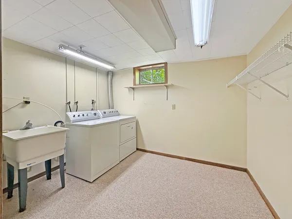 $155,000 | 657 North Greenfield Drive, Freeport, IL 61032