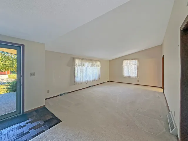 $155,000 | 657 North Greenfield Drive, Freeport, IL 61032