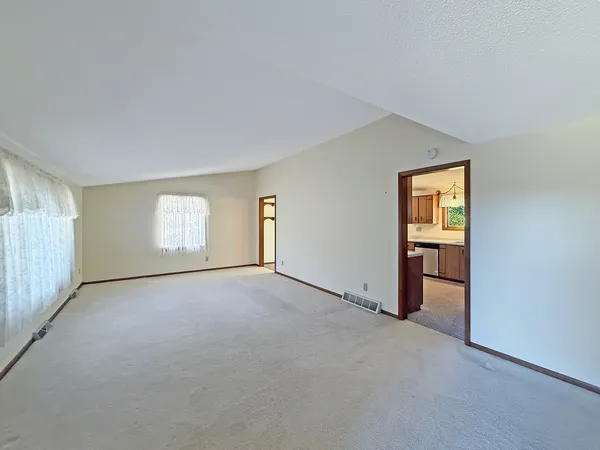 $155,000 | 657 North Greenfield Drive, Freeport, IL 61032