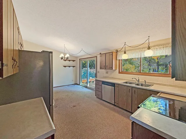 $155,000 | 657 North Greenfield Drive, Freeport, IL 61032