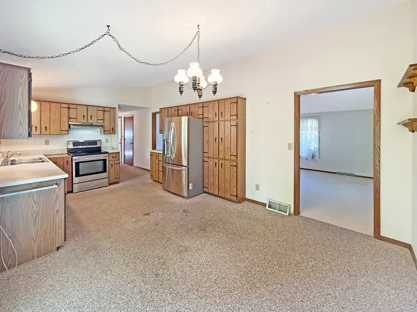 $155,000 | 657 North Greenfield Drive, Freeport, IL 61032