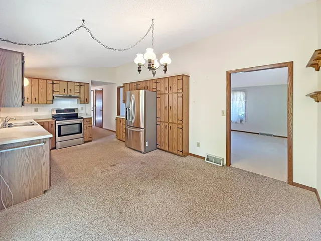 $155,000 | 657 North Greenfield Drive, Freeport, IL 61032