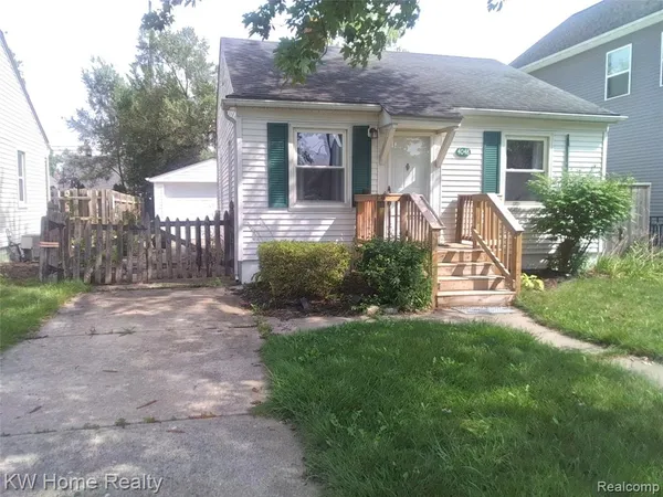$195,000 | 4048 Buckingham Avenue, Berkley, MI 48072