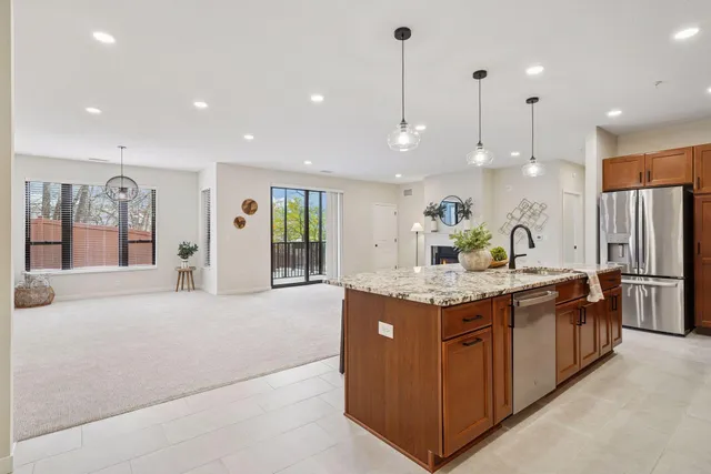 $499,900 | 1948 Wayzata Boulevard, Unit 114, Long Lake, MN 55356