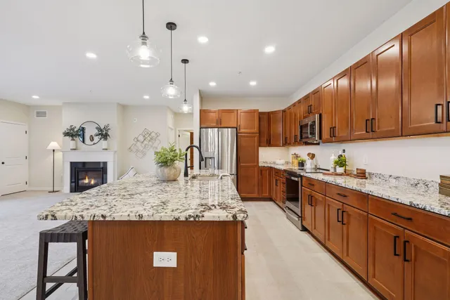 $499,900 | 1948 Wayzata Boulevard, Unit 114, Long Lake, MN 55356