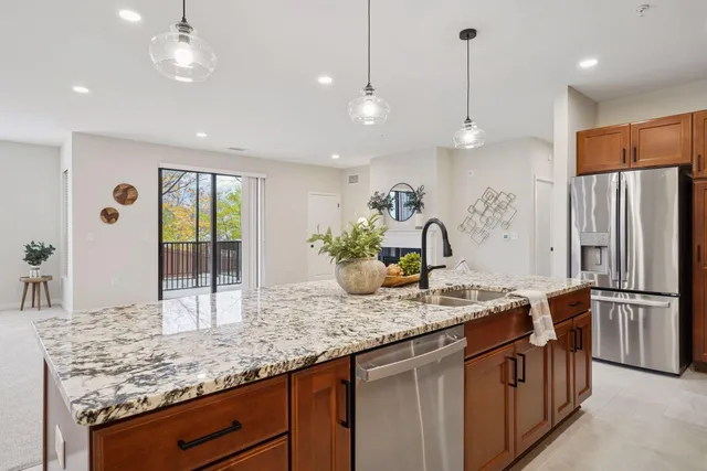 $499,900 | 1948 Wayzata Boulevard, Unit 114, Long Lake, MN 55356