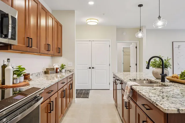 $499,900 | 1948 Wayzata Boulevard, Unit 114, Long Lake, MN 55356