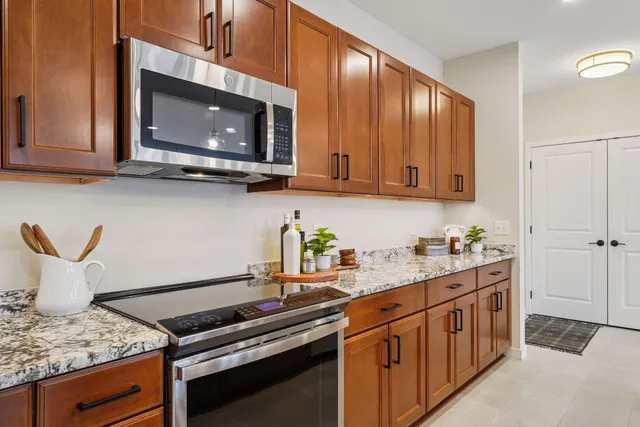 $499,900 | 1948 Wayzata Boulevard, Unit 114, Long Lake, MN 55356