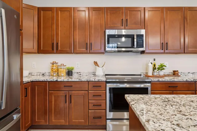 $499,900 | 1948 Wayzata Boulevard, Unit 114, Long Lake, MN 55356